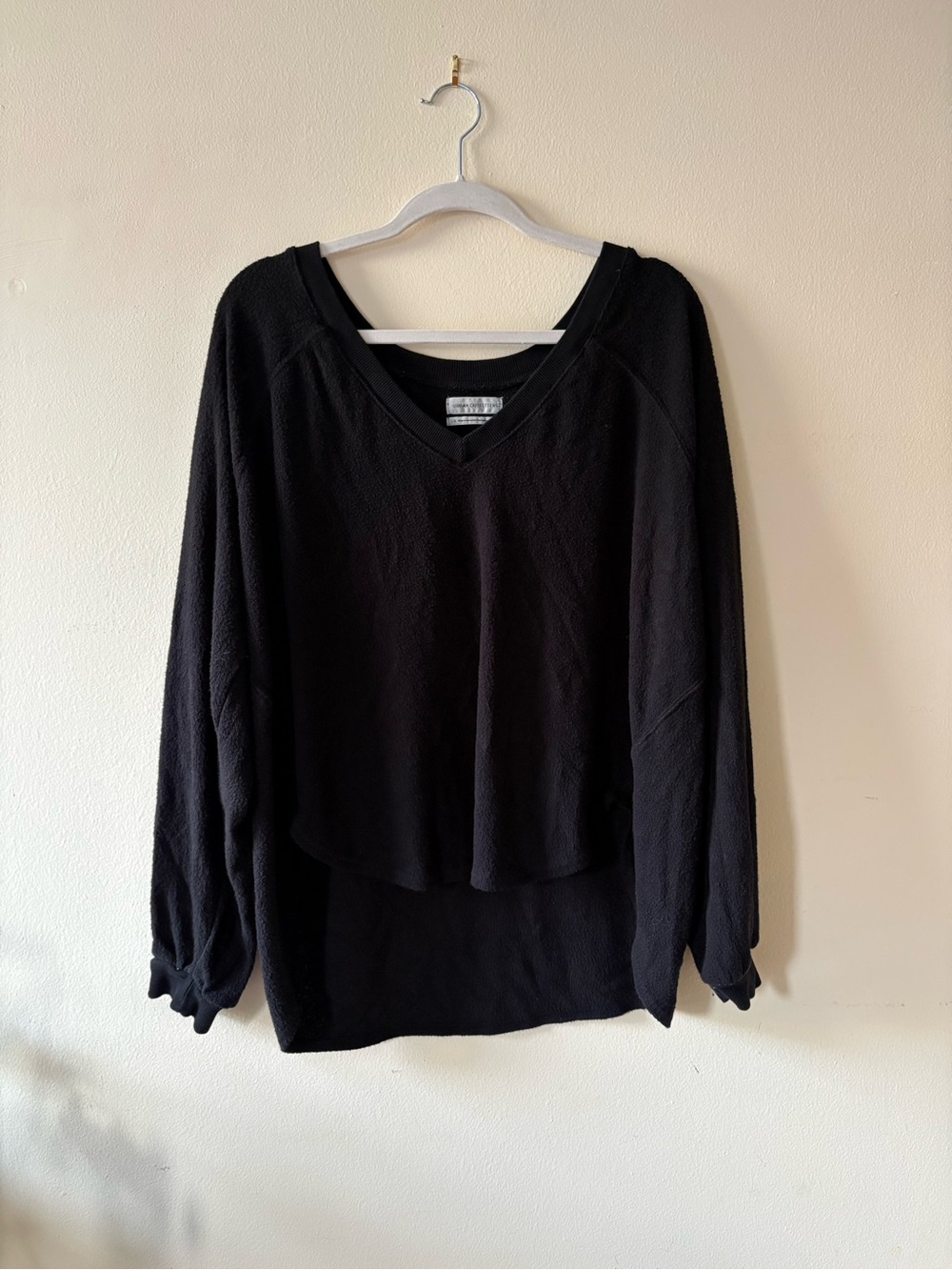 Urban Outfitters Black V-Neck Terrycloth Drapey Sweater Size L